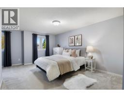 391 STRAWBERRY Crescent - 36