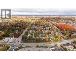 391 STRAWBERRY Crescent - 48