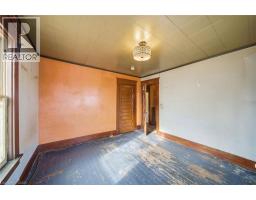 160 HEAD Street N - 27