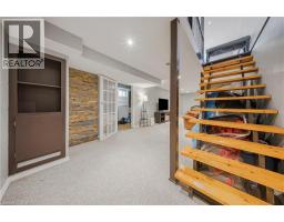 38 HILLBROOK Crescent - 23