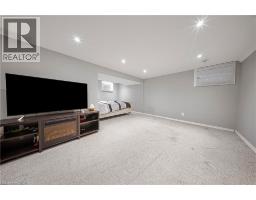 38 HILLBROOK Crescent - 24