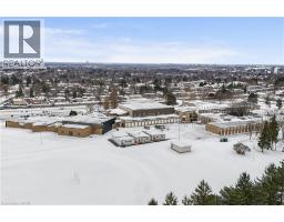 38 HILLBROOK Crescent - 31