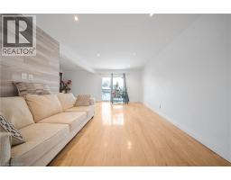 38 HILLBROOK Crescent - 4