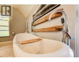 350 QUEEN Street S - 29