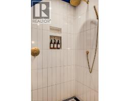 350 QUEEN Street S - 35