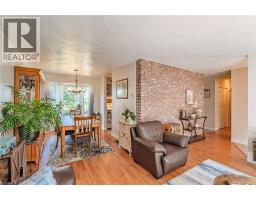 26 DOUGLAS Avenue - 12