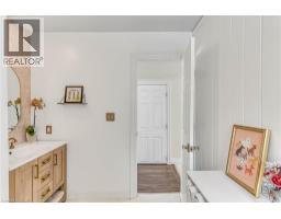 50 WELLINGTON Street - 11