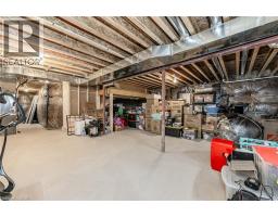 116 WHITHORN Crescent - 40