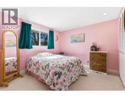 27 LEWIS Crescent - 17