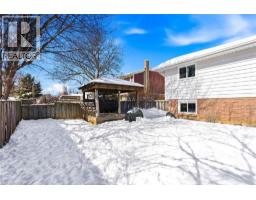 27 LEWIS Crescent - 35