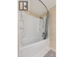 11 INGLESIDE Drive - 32