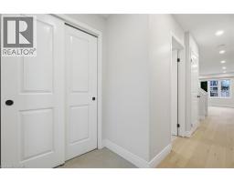 930 ZELLER Crescent - 13