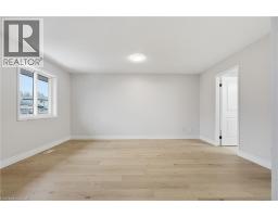 930 ZELLER Crescent - 23