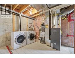 930 ZELLER Crescent - 29