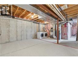 930 ZELLER Crescent - 30