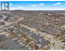 930 ZELLER Crescent - 35