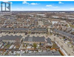 930 ZELLER Crescent - 36