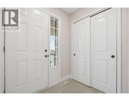 930 ZELLER Crescent - 4