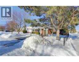 322 DALEVIEW Place - 3