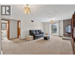 49 CENTURY HILL Drive - 33