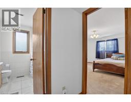 49 CENTURY HILL Drive - 38