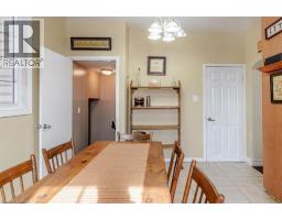 32 MAIN Street N - 13