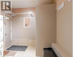 32 MAIN Street N - 15