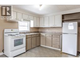 32 MAIN Street N - 23