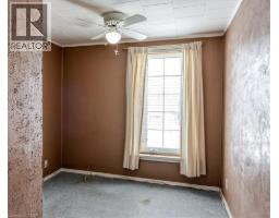 32 MAIN Street N - 26