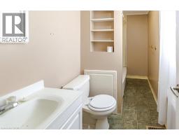 32 MAIN Street N - 28