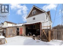 32 MAIN Street N - 3