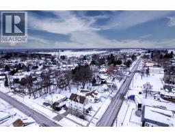 32 MAIN Street N - 32