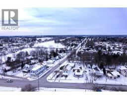 32 MAIN Street N - 33