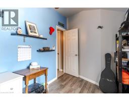 32 MAIN Street N - 6