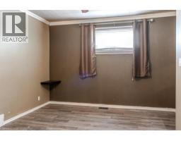 32 MAIN Street N - 7