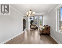 21 SYCAMORE Drive N - 12