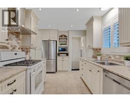 14 HEARTH Crescent - 15