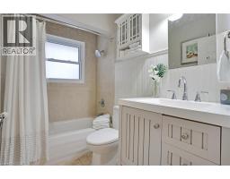 14 HEARTH Crescent - 26