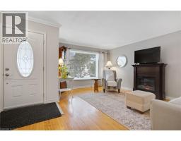 14 HEARTH Crescent - 6