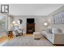 14 HEARTH Crescent - 7