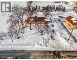 28 MAIN Avenue W - 3