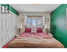 28 MAIN Avenue W - 32