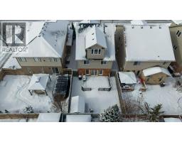 26 HELENA FEASBY Street - 32