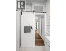 566-570 MAIN Street E - 24