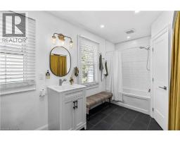 17 DAVIS Street W - 15