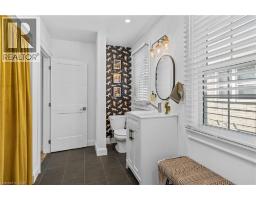 17 DAVIS Street W - 16