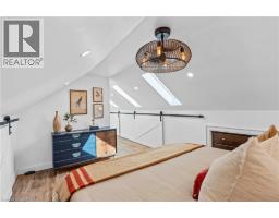 17 DAVIS Street W - 22