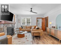 17 DAVIS Street W - 4