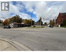 271 DUNDAS Street - 6