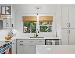 570 WESTVIEW Avenue - 17